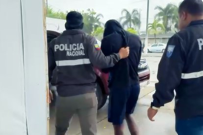 La madrugada de ayer detuvieron a un adolescente. Él habría lanzado la cabeza.