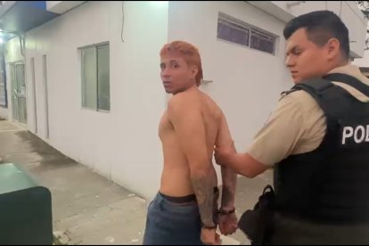 El detenido fue trasladado a una dependencia policial para su registro y encarcelamiento.