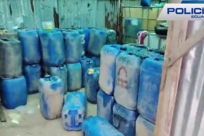 Los agentes encontraron aproximadamente 3.000 galones de combustible.