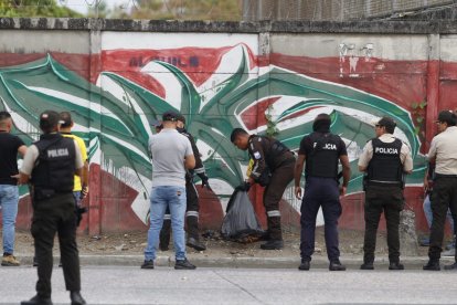 Personal de la Policía atendió la supuesta alerta de explosivos.