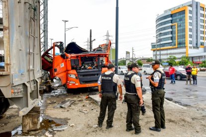 Las autoridades iniciaron las pericias para determinar las causas exactas del siniestro en Durán.