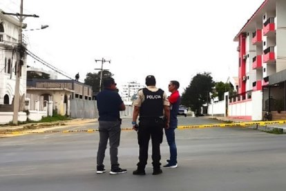 La bomba dejada en las afueras de un hotel en Salinas fue para amenazar a su propietario.