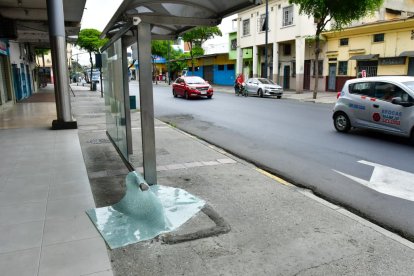Hubo daños materiales por el ataque armado en las calles Brasil y Esmeraldas.
