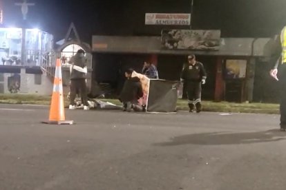 Los familiares de las víctimas lloraban desconsoladas al ver sus cadáveres.