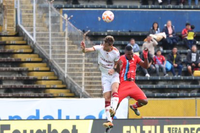 El Nacional va por la revancha ante Deportivo Cuenca, que lo derrotó en Quito en la fase inicial.