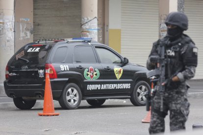 El GIR activó protocolos por alerta de seguridad en Mercado Central de Guayaquil.