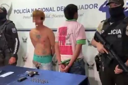 Los aprehendidos estaban en poder de un arma de fuego.