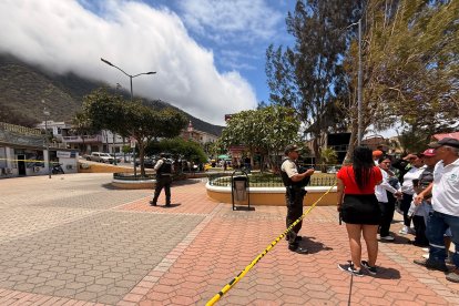 Teddy Figueroa Zambrano fue sorprendido a tiros en la plazoleta central del cantón de Montecristi, frente a la iglesia