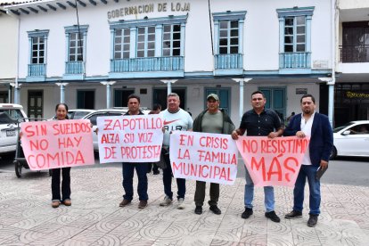 Trabajadores del municipio de Zapotillo exigen pagos de sus sueldos atrasados.