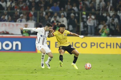 Al problema futbolístico de Barcelona se sumó la sanción económica impuesta por la Comisión Disciplinaria de la Liga Pro.