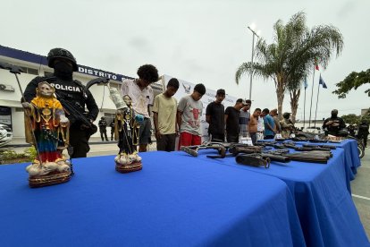 La Policía Nacional presentó las evidencias incautadas durante el operativo.