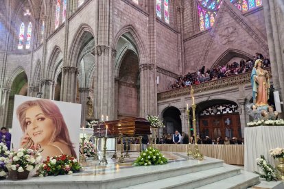 Paulina Tamayo fue despedida masivamente con una misa en la Basílica del Voto Nacional.