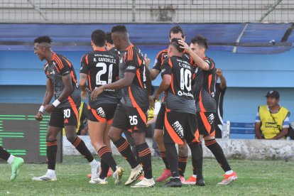 Emelec busca recortar distancia con el líder del segundo hexagonal, Deportivo Cuenca.
