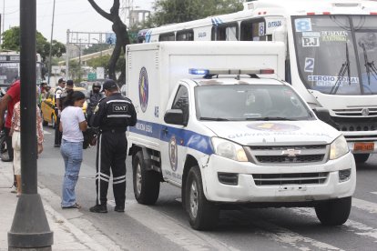 El cuerpo fue retirado por agentes del lugar. Familiares llegaron al sitio.