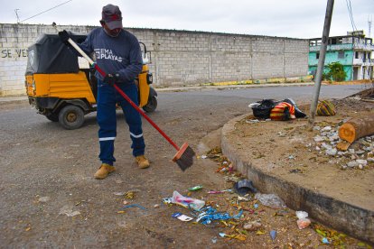 la Municipalidad de Playas estudia un nuevo mecanismo de cobro para garantizar la recolección de basura en el cantón.

AG- GRANASA- PERIODISTA
AG- GRANSA