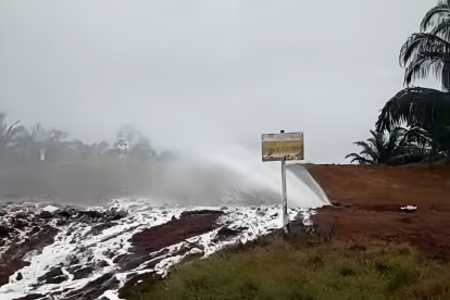 Producto de una perforación clandestina se produjo la ruptura de la tubería que transporta diésel.