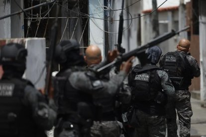 Un enorme operativo policial ingresó a las favelas de Rio de Janeiro este martes 28 de octubre de 2025.