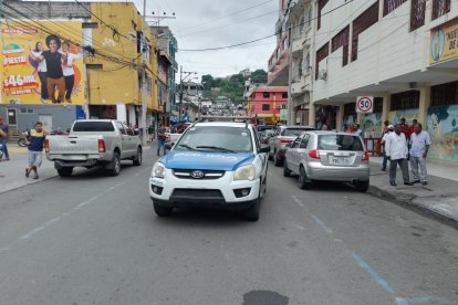 Personal policial desplegó un operativo en el centro de Esmeradas tras el asesinato del cantante urbano conocido como "El Americano".