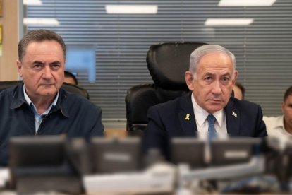 El ministro de Defensa Israel Katz junto al primer ministro Benjamin Netanyahu.