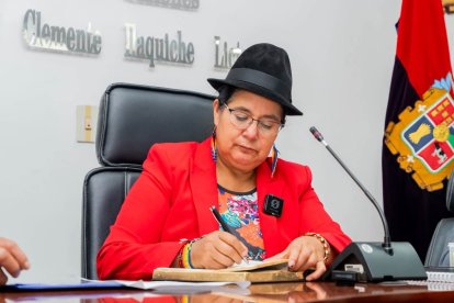 Lourdes Tibán, prefecta de Cotopaxi, cuestionó el apoyo del Gobierno de Noboa a la provincia.