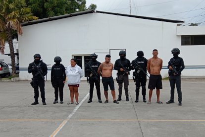 La Policía Nacional presentó en Manta a tres de los doce detenidos en el caso Los Pepes