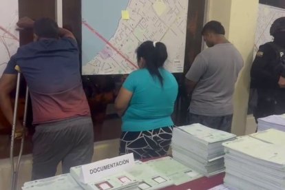 Tres personas fueron detenidas en el operativo.