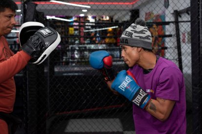 El boxeador ecuatoriano Andrés Villegas se preparó con el entrenador venezolano Erik Fernández.