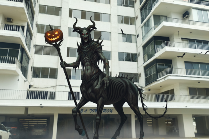 Hay una serie de historias en torno a lo que ocurrió el 31 de octubre de 1978 en el edificio Tiburón.