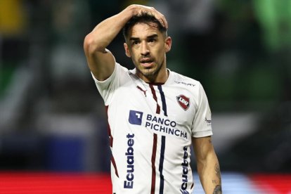 Lisandro Alzugaray se lamenta tras la derrota de Liga en el duelo ante Palmeiras, por la semifinal de vuelta de la Copa Libertadores.
