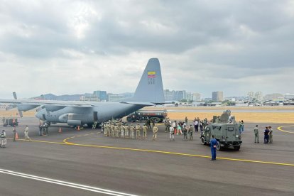Los detenidos arribaron a la base aérea de Guayaquil y, posteriormente, fueron trasladados a Manta y Latacunga.