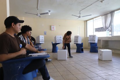 La consulta popular será el domingo 16 de noviembre, informó el CNE.