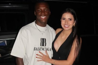 Paola Salazar le preparó una cena sorpresa al internacional tricolor en un restaurante exclusivo en Londres.
Paola Salazar le preparó una cena sorpresa al internacional tricolor en un restaurante exclusivo en Londres.