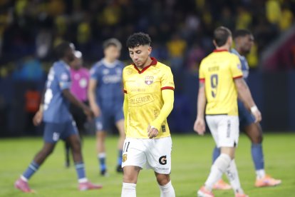 La molestia de los jugadores de Barcelona SC tras dejar escapar la victoria ante Universidad Católica.