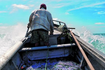 Una lancha de fibra de vidrio para la faena cuesta hasta 8.500 dólares, sin contar los dos motores de 75 HP, que suman otros $7.500.