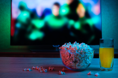 Pluto TV ofrece canales en vivo y contenido gratuito, siendo la alternativa legal y segura a Magis TV.