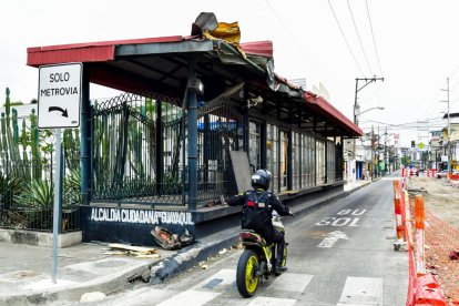 La estación de Metrovía se vio afectada por un choque.