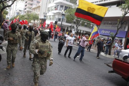 Cientos de personas marcharon en contra de las políticas de Daniel Noboa el 23 de octubre de 2025.