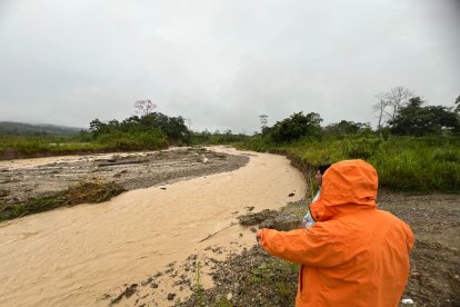 El desbordamiento de la quebrada Tumbayme provocó inundaciones en varios barrios del cantón El Pangui