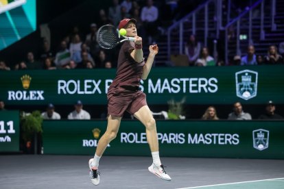 Jannik Sinner es el actual Top #1 del Tenis mundial, liderando el ranking ATP por encima de Carlos Alcaraz.