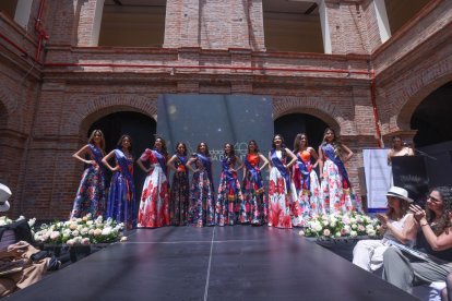 Fiestas de Quito: fueron presentadas las candidatas a reina.