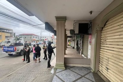 La Policía Nacional investiga el atentado en contra del edificio de la Fiscalía del cantón Montecristi, Manabí