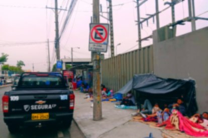Segura EP detectó el problema que genera tantas personas pernoctando mientras aguardan por el llamado del Ejército de Ecuador.