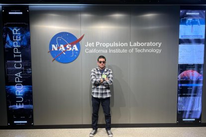 Pablo Cisneros, en una de sus primeras imágenes como parte de la NASA.