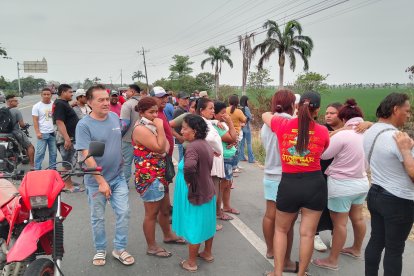 Los familiares de la víctima llegaron hasta el sitio para identificarlo.