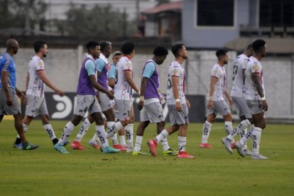 Los jugadores de El Nacional luego de uno de los últimos partidos del Hexagonal 2 de la LigaPro, donde marcha quinto sin aspiraciones de cupo internacional.