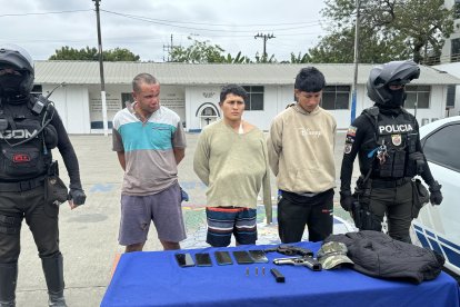 Tres hombres fueron enviados a prisión preventiva por robo agravado. En medio de una persecución dispararon a un patrullero