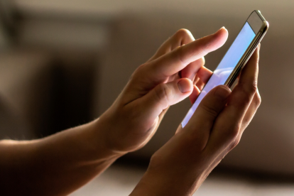 Referéndum y Consulta Popular 2025: conoce multas y sanciones por usar el celular.