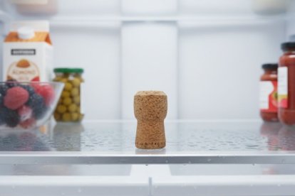Colocar corchos en la nevera ayuda a mantener los alimentos frescos y a reducir malos olores.
