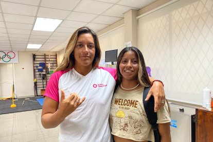 Génesis Borja (d), junto a Mimi Barona, ambas terminaron primera y segunda, respectivamente, el ranking ALAS.