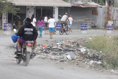 Hombre embalado y con signos de violencia en la cooperativa La Pirámide, en el cantón Durán.